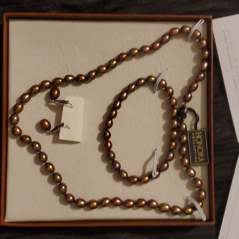 Necklace, bracelet, Earrings